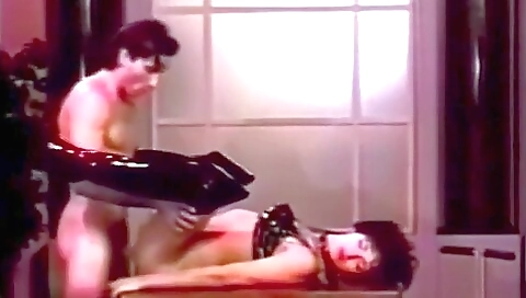 Hot girl in the old pussy cum in the mouth (classical)