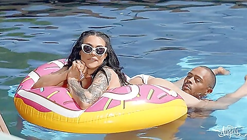 Black girl in boots and a tinge gets fucked outdoors