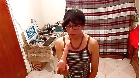 Brazilian girlfriend deepthroats her boyfriend's cock