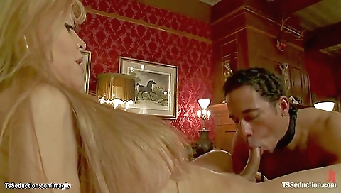 Latina chicks fuck big dude in anal and deepthroat